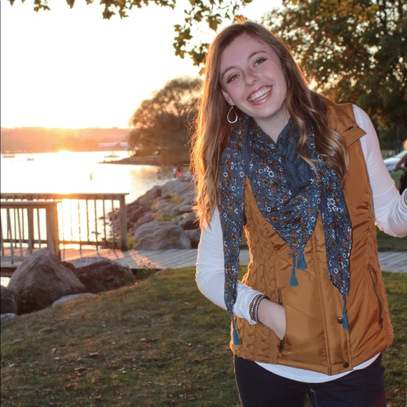 Meet your Posher, Desirae - Picture 2 of 2